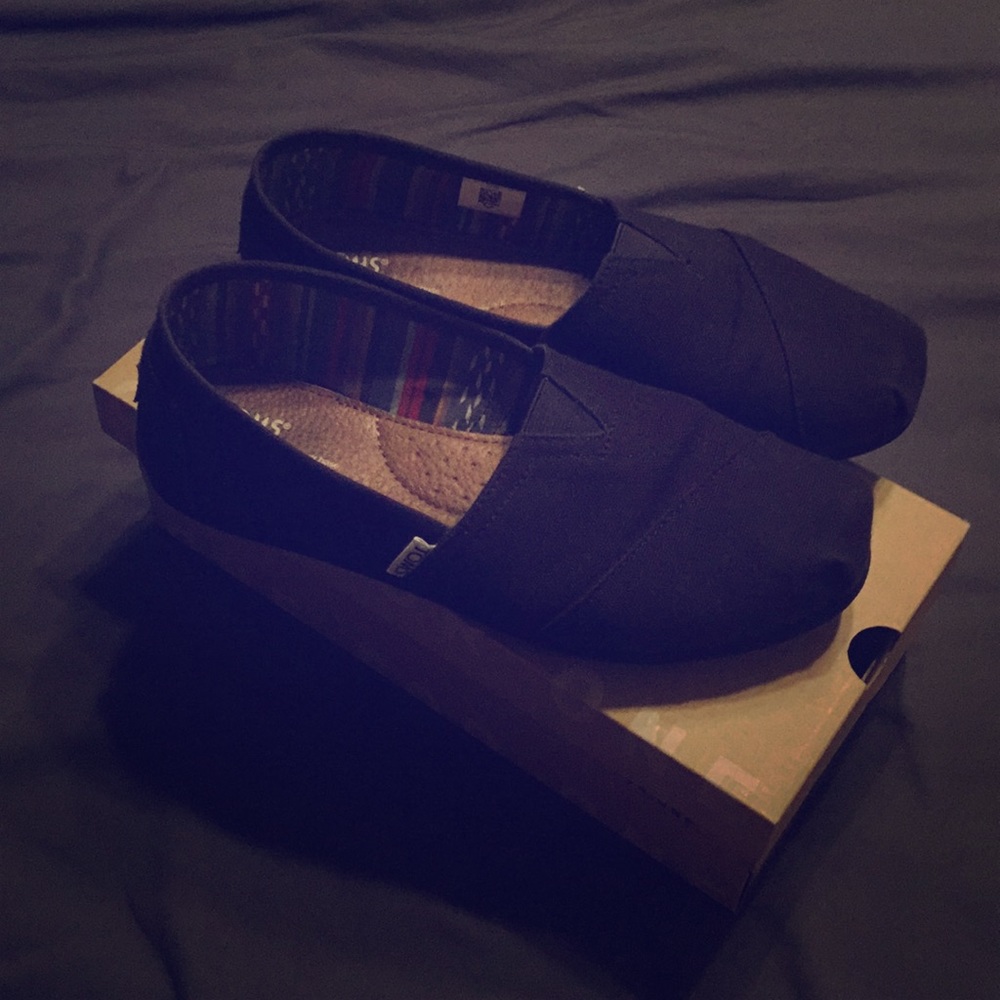 Women’s Black TOMS